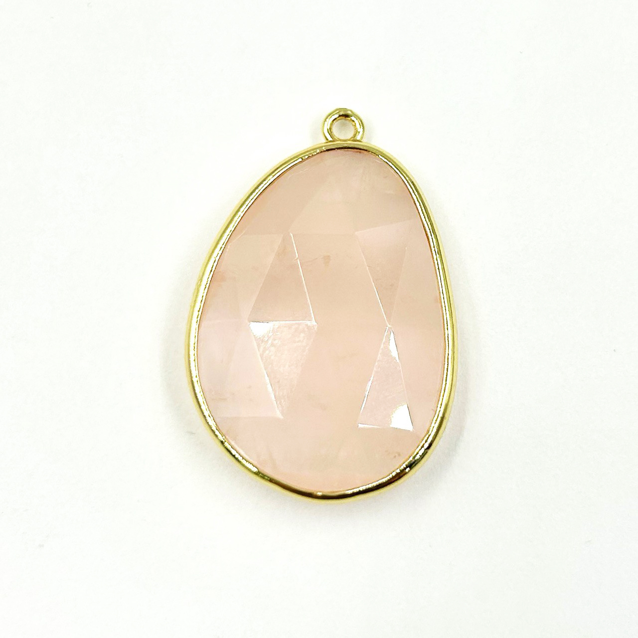 Кулон с розовым кварцем размер 21*31мм цвет золото