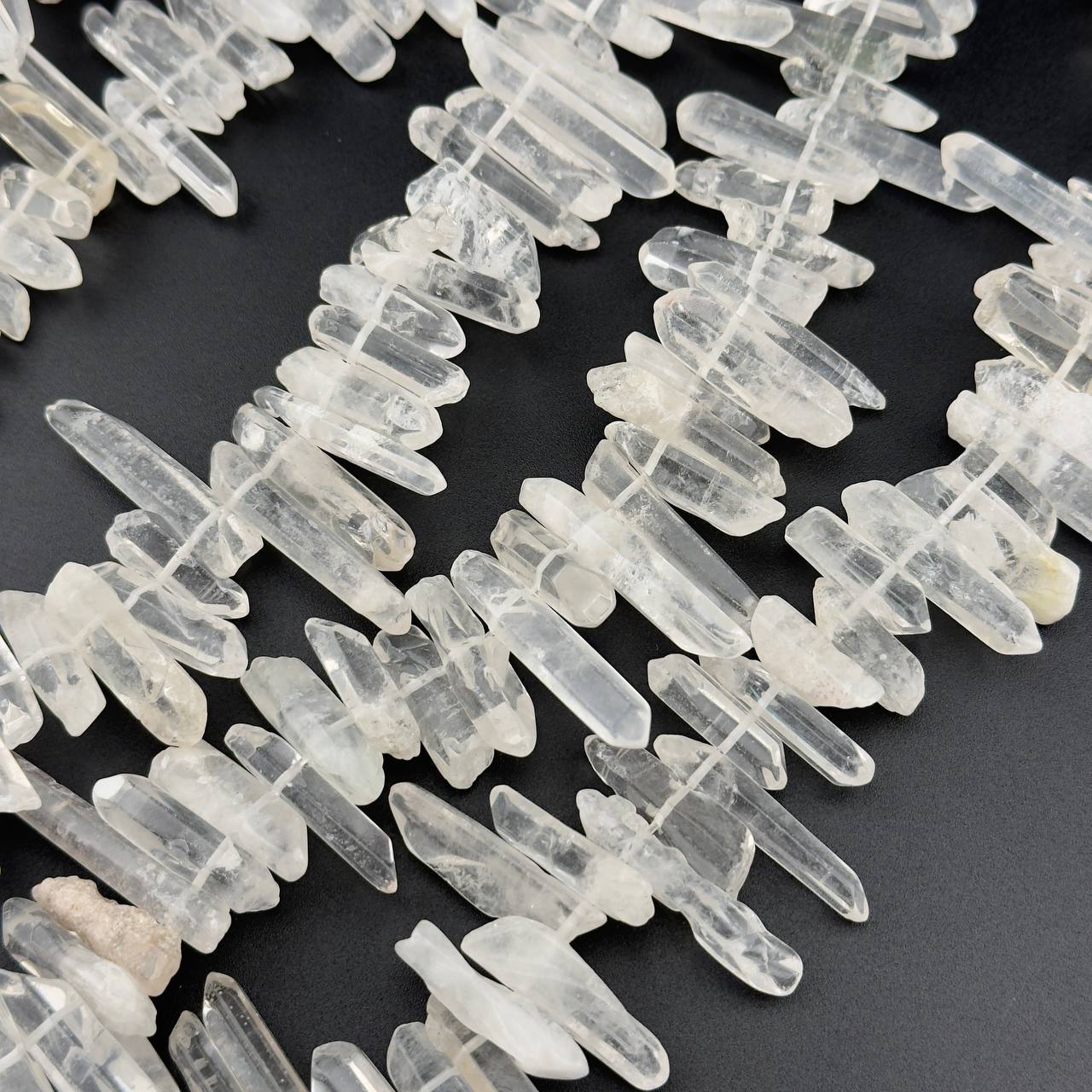 Бусины Горный хрусталь средний размер бусин 31*7мм натуральный камень