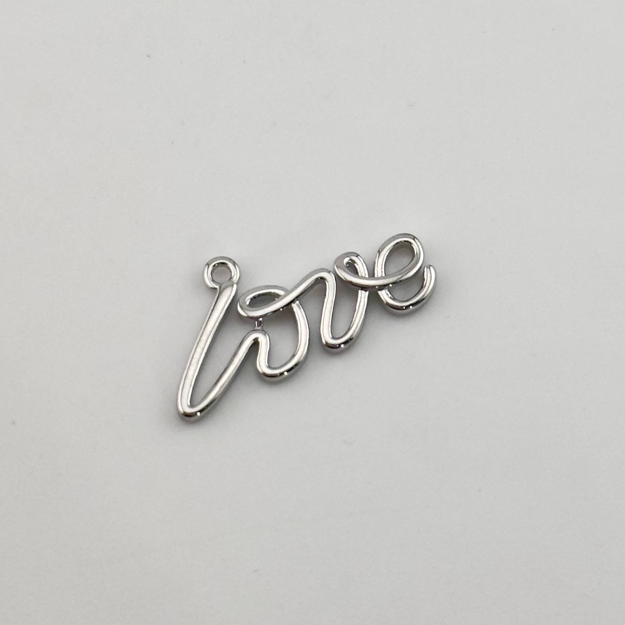 Подвеска LOVE цвет серебро размер 11*19мм