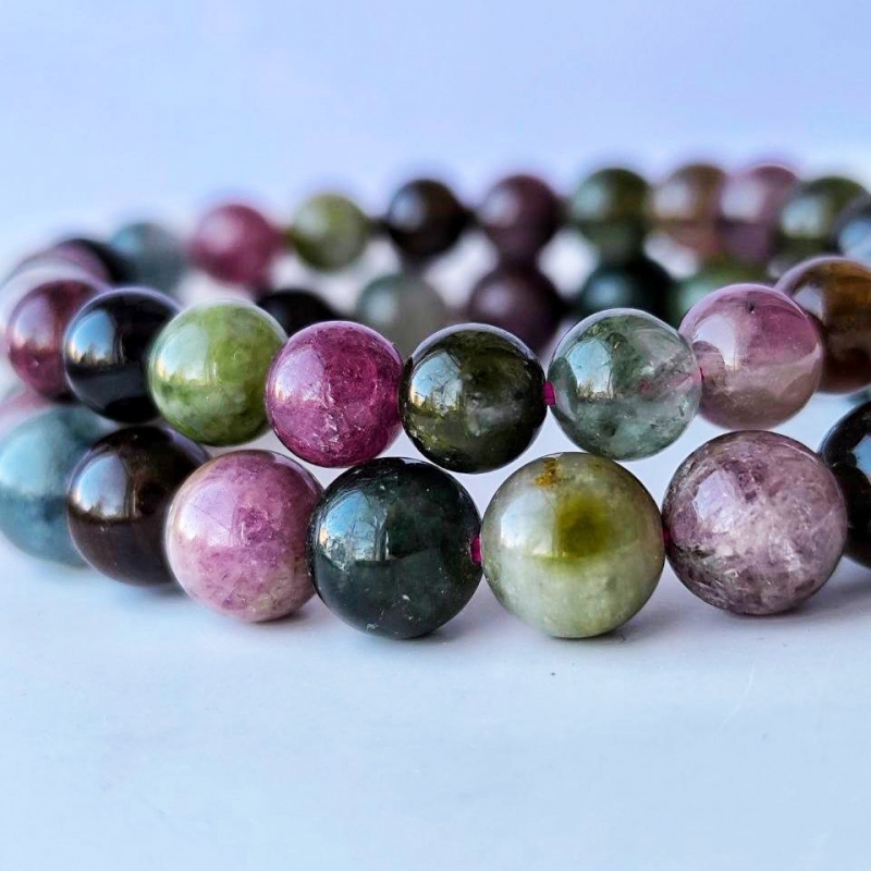 Браслет из Турмалина диаметр бусин 8мм и 10мм длина изделия 19см