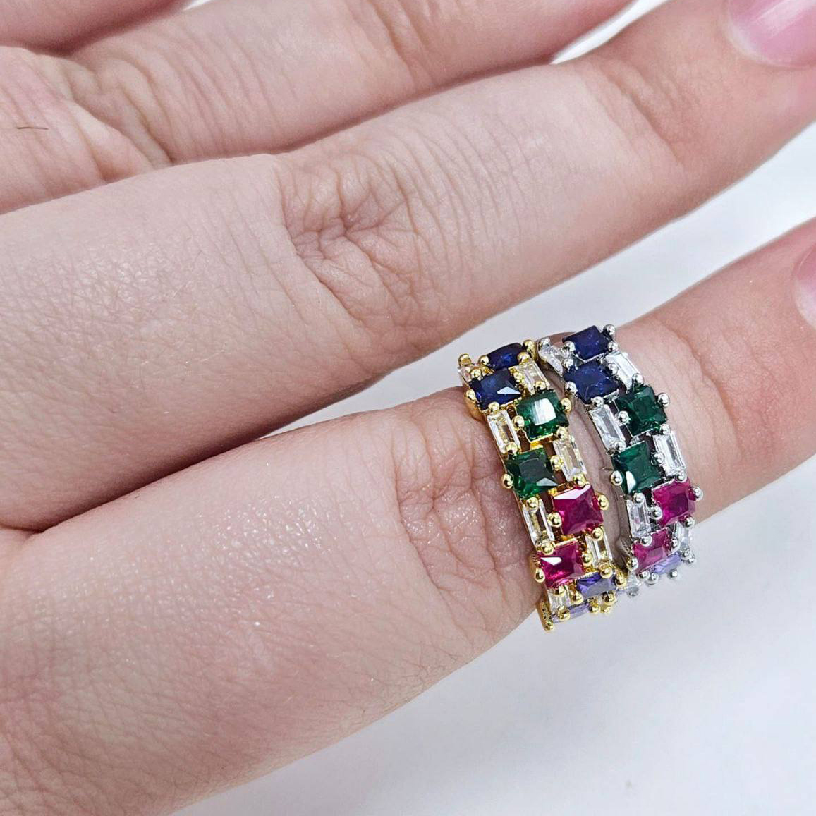 Кольцо безразмерное с цветными фианитами размер 21*6мм цвет серебро