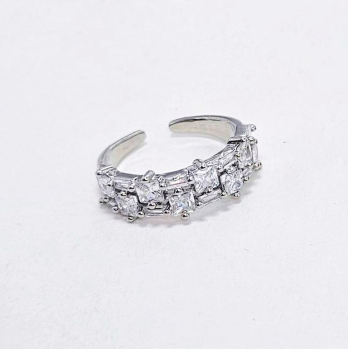 Кольцо безразмерное с фианитами размер 21*6мм цвет серебро