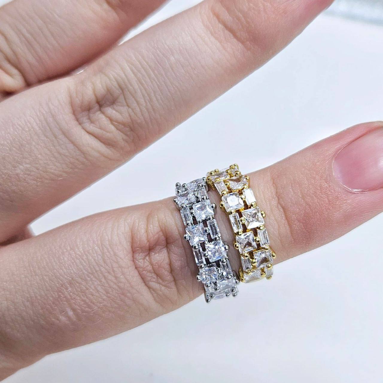 Кольцо безразмерное с фианитами размер 21*6мм цвет серебро